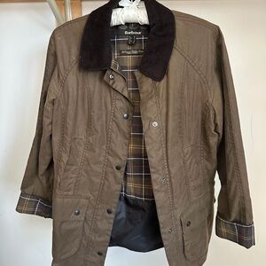 Barbour Classic Beadnell Women's Waxed Cotton Jacket in Acorn